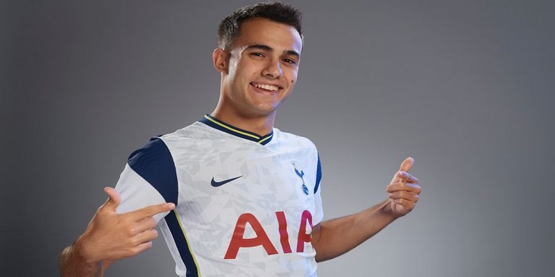 Sergio Reguilon đang thi đấu trong màu áo Tottenham Hotspur